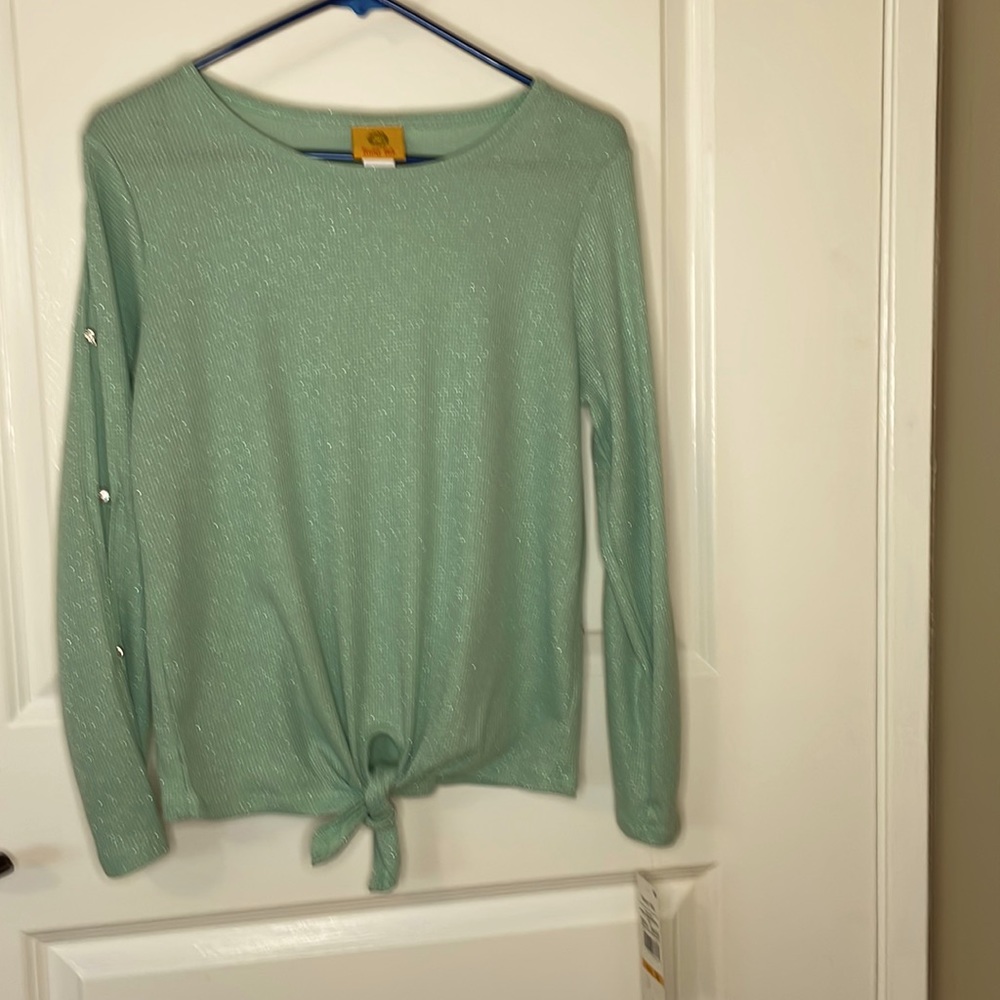 Ladies dressy top, NWT size M, mint green w/silver metallic threads, tie front